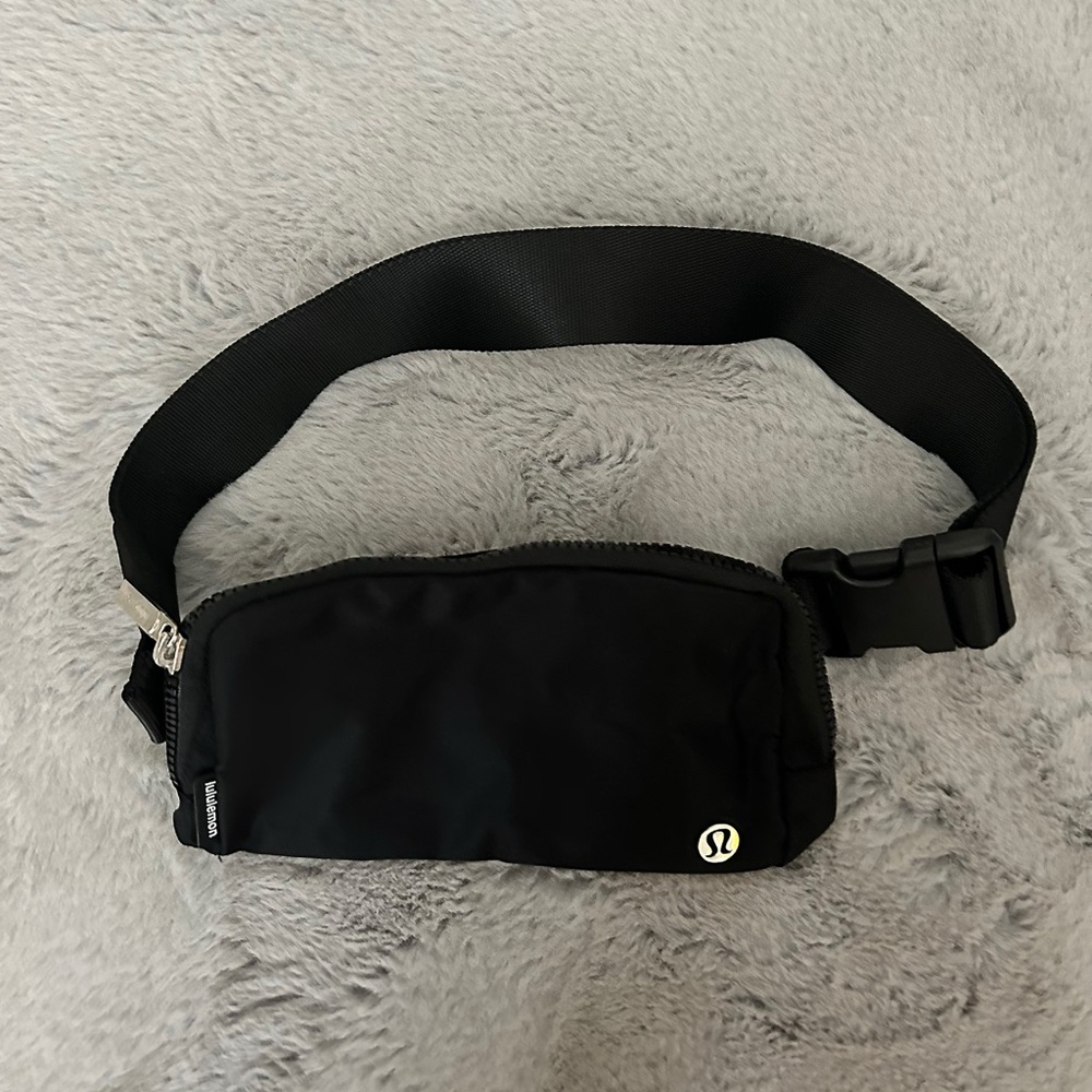 Lululemon Everywhere Belt Bag 1L